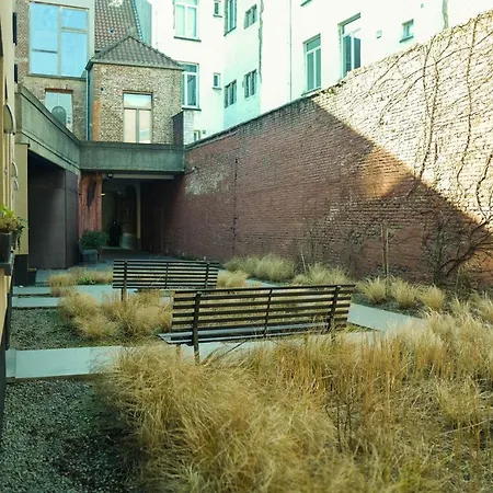 Garden Hotel *